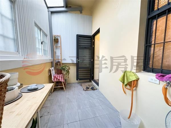 全新整理公所旁雙車位透天 照片7