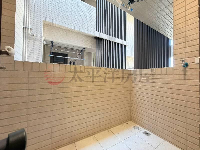 沙鹿家樂福次頂樓視野二房車位 照片4