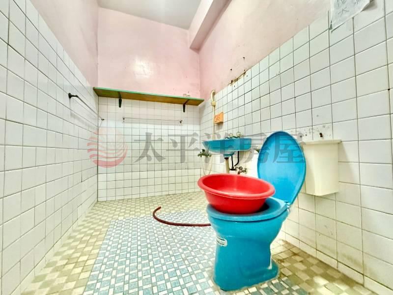 沙鹿家樂福巷內臨路透天 照片9