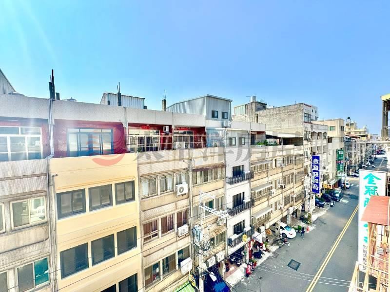 沙鹿家樂福巷內臨路透天 照片14
