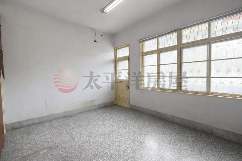 秒殺家樂福大地坪透天 照片4