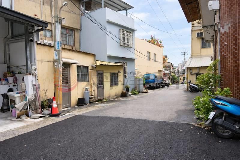 秒殺家樂福大地坪透天 照片13